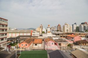 Image 27 - 749235
