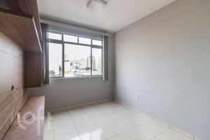 Image 3 - 749235