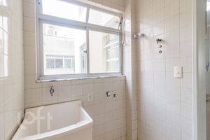 Image 8 - 749235