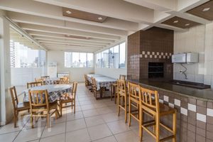 Image 33 - 749235