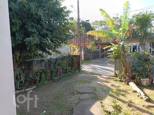 Image 6 - 749257