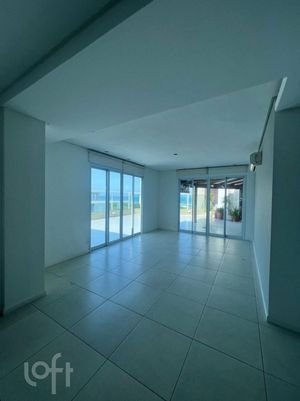 Image 10 - 749273