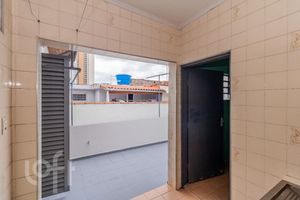 Image 27 - 749300