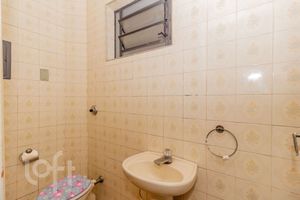 Image 8 - 749300