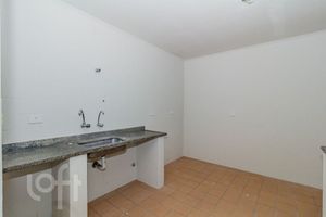 Image 49 - 749300