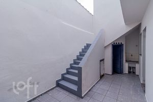Image 43 - 749300
