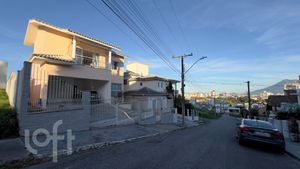 Image 6 - 749415