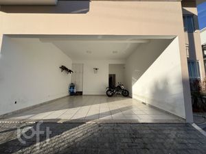 Image 5 - 749415
