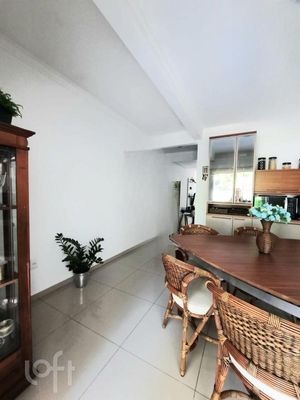 Image 5 - 749465
