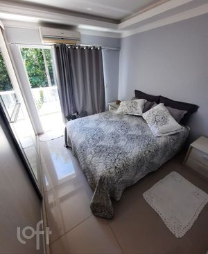 Image 9 - 749465