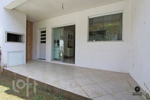 Image 7 - 749468