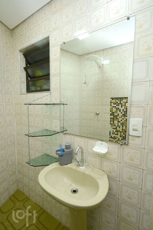 Image 31 - 749519