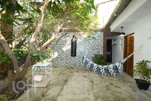 Image 35 - 749519