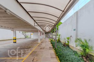 Image 27 - 749540