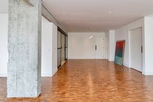 Image 4 - 749572