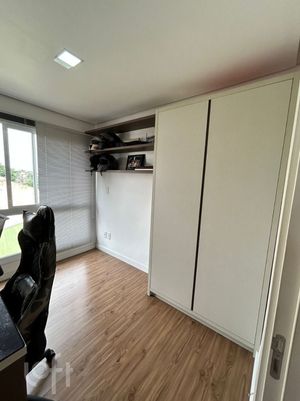 Image 14 - 749685