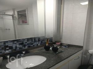 Image 10 - 749760