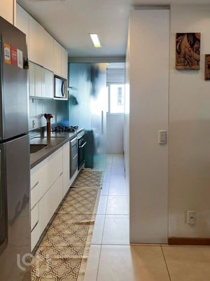 Image 7 - 749862