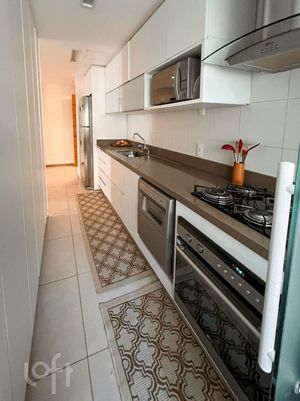Image 9 - 749862