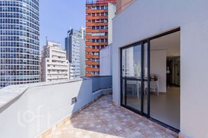 Image 19 - 749895