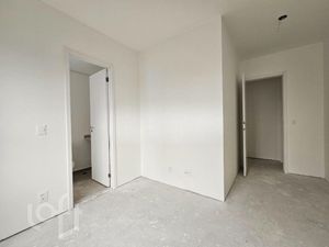Image 21 - 749959