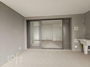 Image 19 - 749959