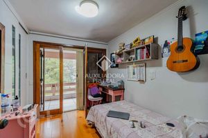Image 19 - 750293