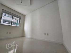 Image 9 - 750373