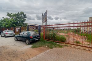 Image 1 - 750570