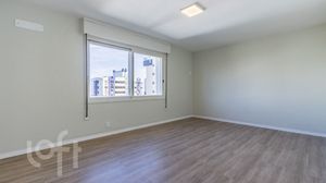 Image 19 - 750786