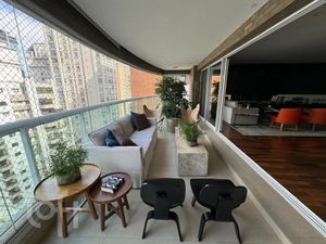 Image 19 - 752074