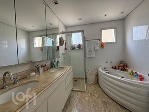 Image 10 - 752074