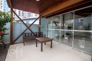 Image 17 - 752272