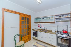 Image 24 - 752562