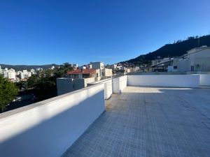 Image 24 - 752578
