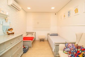 Image 19 - 754092