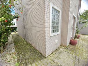 Image 6 - 754935