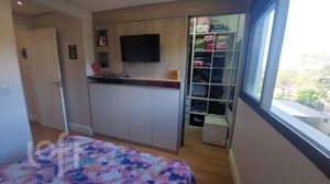 Image 9 - 755265
