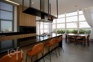 Image 11 - 755855