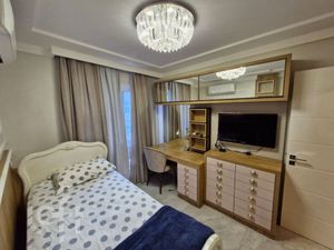 Image 15 - 755899