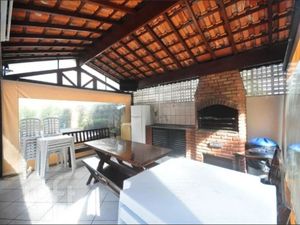 Image 25 - 756266