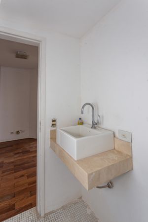 Image 12 - 756869