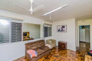 Image 3 - 757076