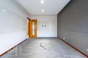 Image 21 - 757270