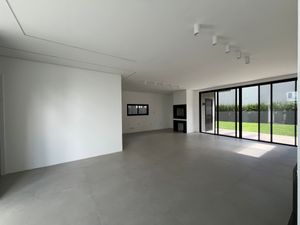 Image 9 - 757455