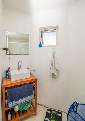 Image 24 - 757666