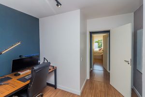 Image 11 - 757796