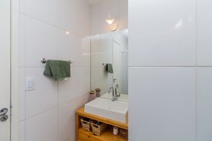 Image 13 - 757796