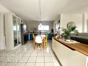 Image 4 - 758384