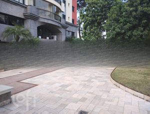 Image 32 - 758494